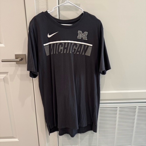 EUC: XL Nike Michigan Wolverines Men's Gray T-Shirt - Picture 1 of 5